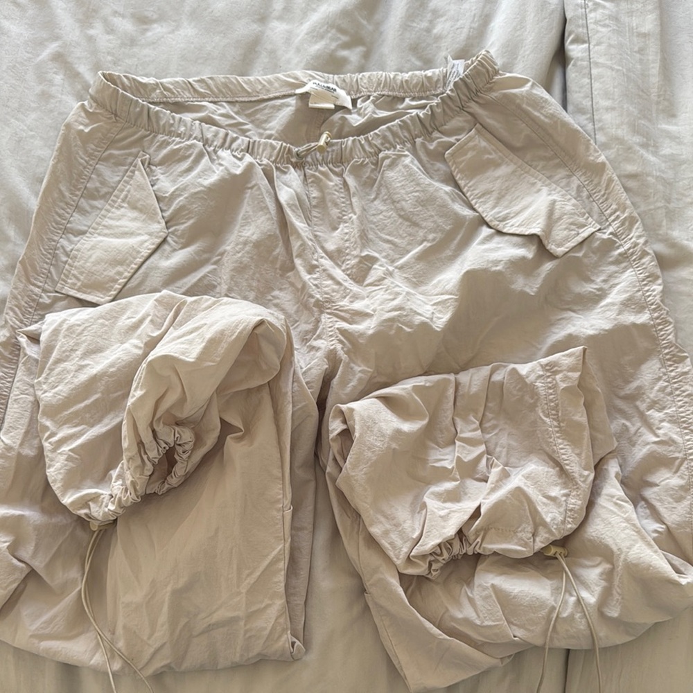 Cream Pull&Bear Cargo Pants